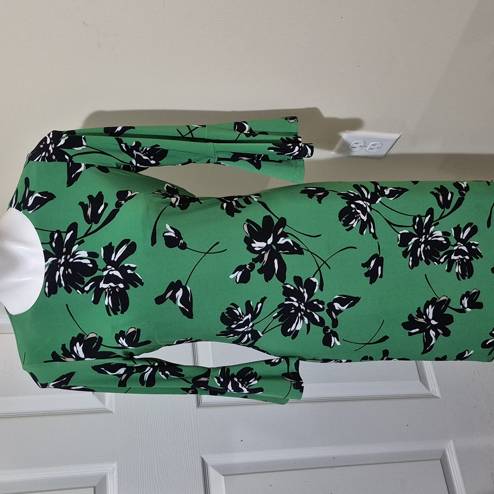 Chic Green Dress with Floral Design